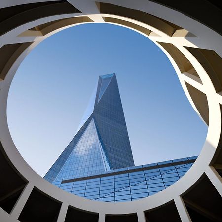 Hotel So/ Uptown Dubaj Exteriér fotografie The building's distinctive triangular shape
