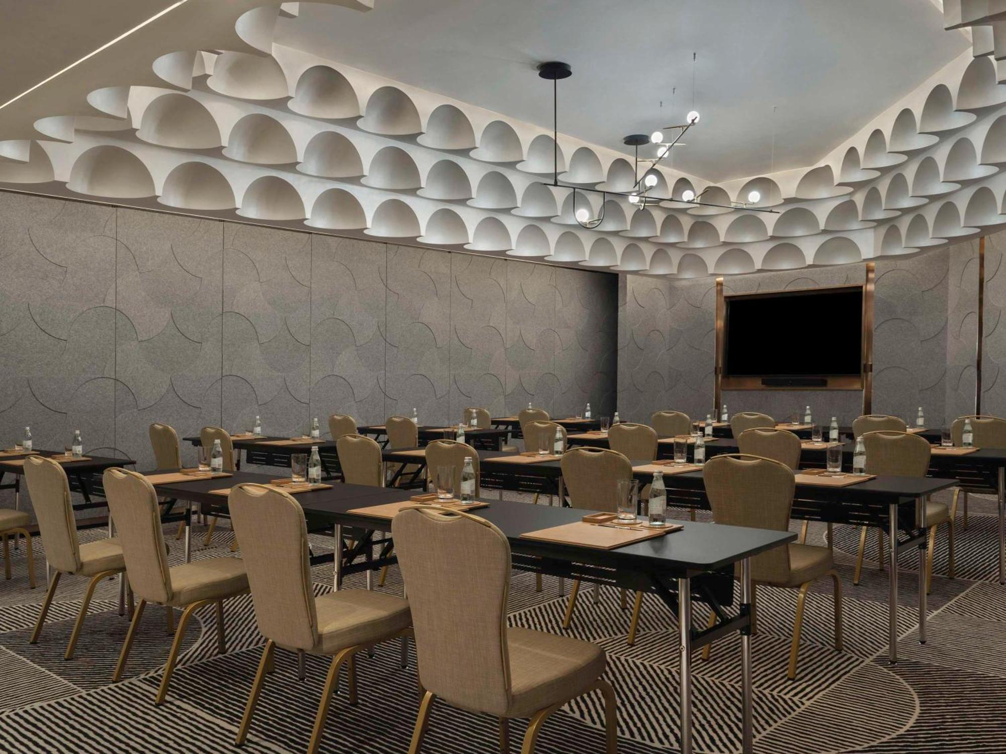 Hotel So/ Uptown Dubaj Exteriér fotografie The interior of the meeting room