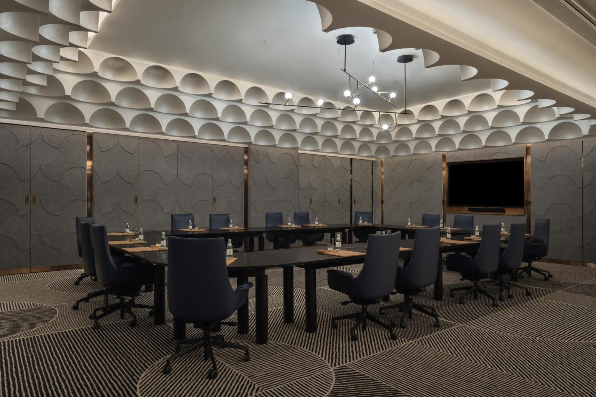 Hotel So/ Uptown Dubaj Exteriér fotografie The meeting room of the Executive Council